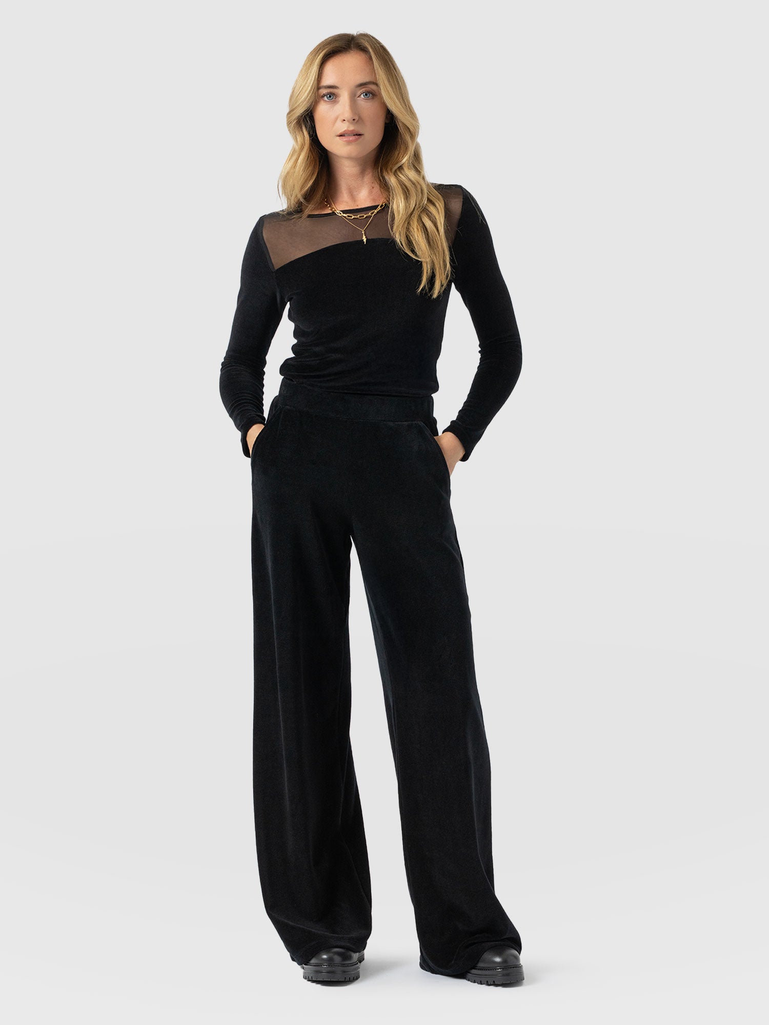 Keller Wide Leg Pant - Black Velvet - Women's Trousers | Saint + Sofia® EU